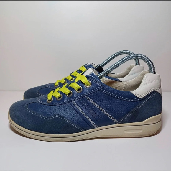 ECCO Women's Mobile II Premium Leather Sneakers Blue Euro Size 39 Us 8-8.5 - Picture 1 of 10